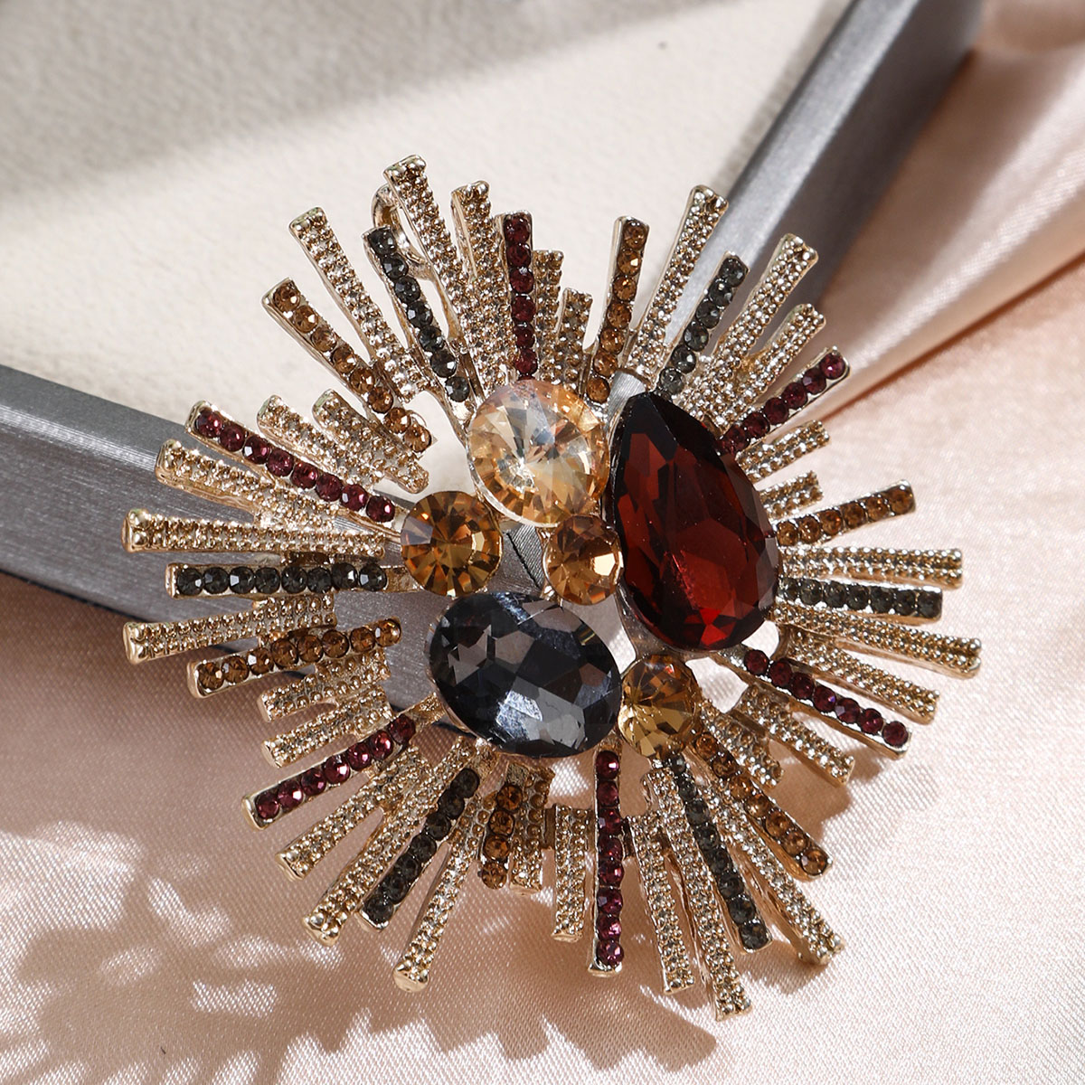 High end luxury crystal brooch - Women'S Accessories Manufacturers ulasan dan harga