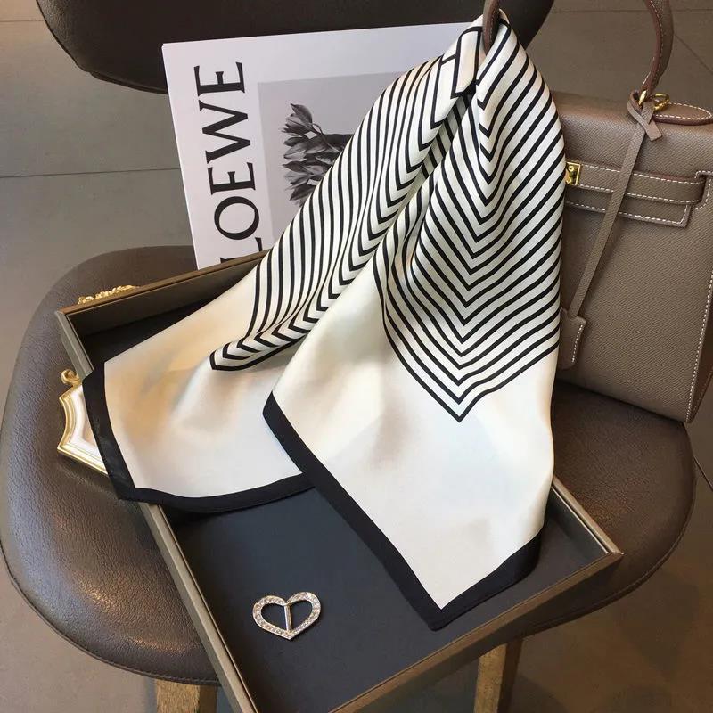 Black and White Striped Satin  - Women'S Accessories Handbags ulasan dan harga