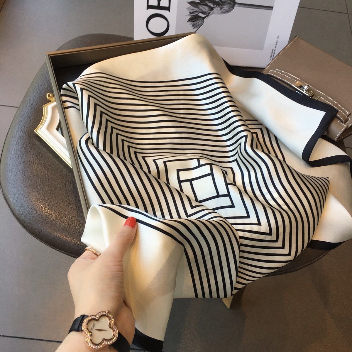 Black and White Striped Satin  - Women'S Accessories Handbags ulasan dan harga