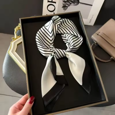 Black and White Striped Satin  - Women'S Accessories Handbags ulasan dan harga